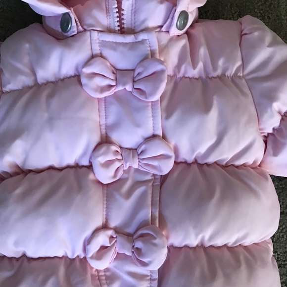 DOWN QUILTED JACKET 6-12  months BABY GIRL detachable hood worn once - Picture 2 of 10